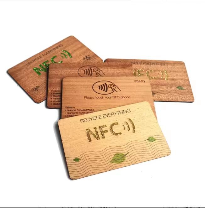 بطاقة مفتاح فندق خشبية بتقنية NFC بتردد 13.56 ميجاهرتز قابلة للبرمجة بتقنية RFID وشريحة بطاقة خشبية 213/215/215