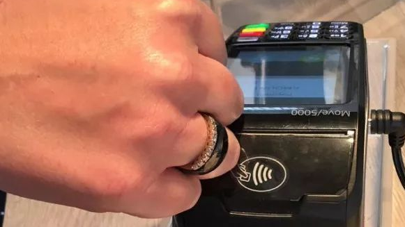 بنك أسترالي يروج لأول حلقة ذكية بتقنية RFID