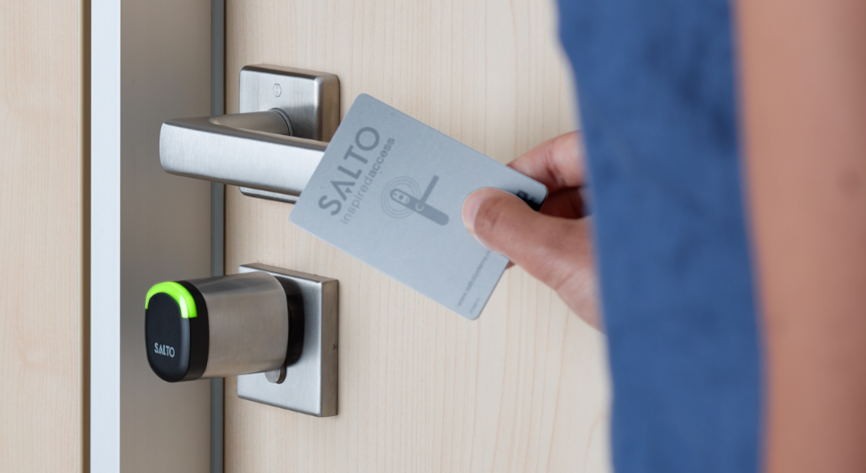 التصميم التفصيلي لنظام الفندق الذكي القائم على تقنية تحديد الترددات الراديوية (RFID)