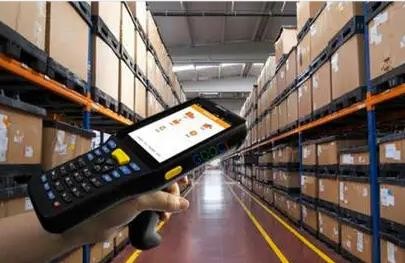 كيف تستخدم شركات الخدمات اللوجستية العالمية العملاقة تقنية تحديد الترددات الراديوية (RFID) لتحسين كفاءة الخدمة وتقليل تكاليف التشغيل