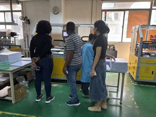 عميل أفريقيا الرئيسي يقدّر بشدة مصنع بطاقات RFID الذكية الخاص بنا ويقدم طلبًا
