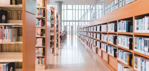 تحقيق الاقتراض والإرجاع الفوري، ومخزون خالٍ من الأخطاء باستخدام علامات مكتبة UHF RFID