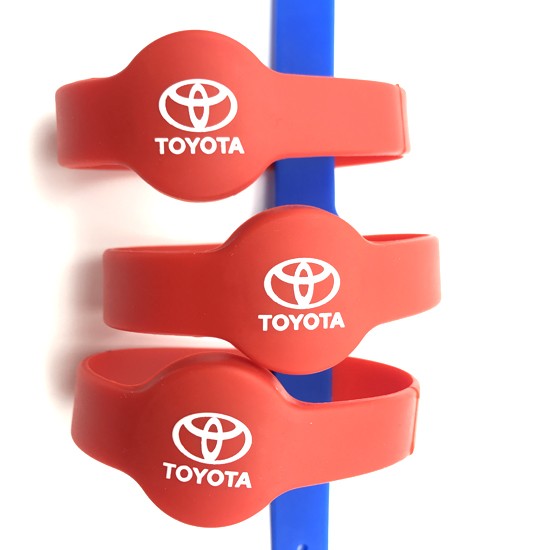 أساور معصم المهرجانات HF 13.56 ميجا هرتز المقاومة للماء من السيليكون بتقنية RFID