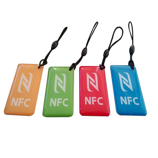 علامة الكريستال الإيبوكسي على شكل NFC