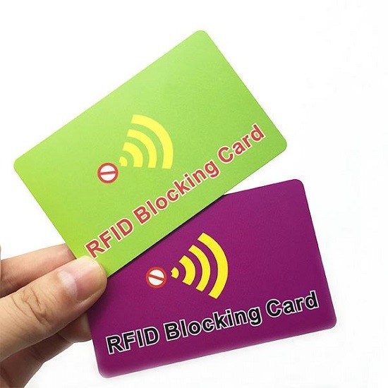 بطاقة حجب RFID لحماية البطاقات المصرفية