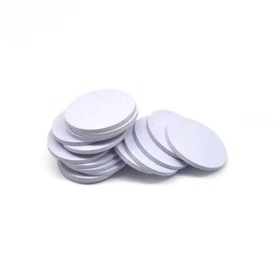 بطاقة رمز NFC بلاستيكية مستديرة مطبوعة حسب الطلب بتقنية RFID وعلامة NFC بتقنية RFID