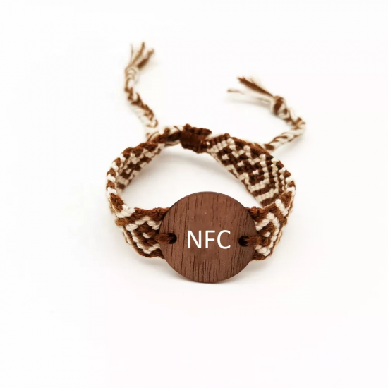 سوار خشبي قابل للتعديل مع تقنية RFID وشعار مخصص محفور على الخشب منسوج يدويًا وسوار NFC