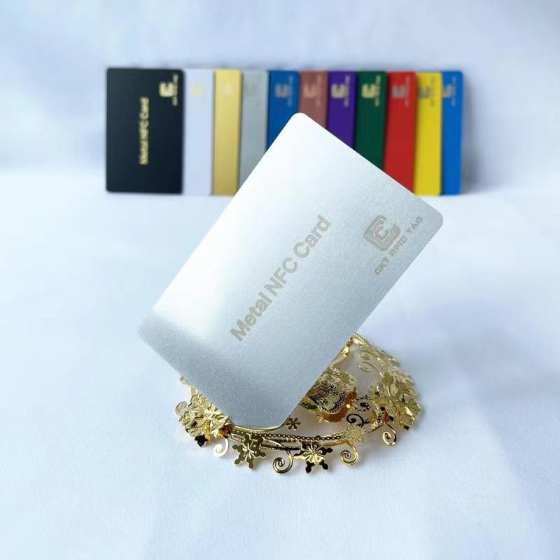 بطاقات عمل معدنية مخصصة للطباعة بتقنية RFID وNFC