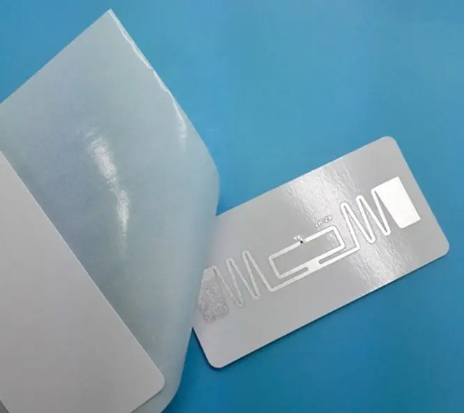 ملصق زجاج السيارة الأمامي المقاوم للماء بتقنية RFID وبطاقة UHF RFID