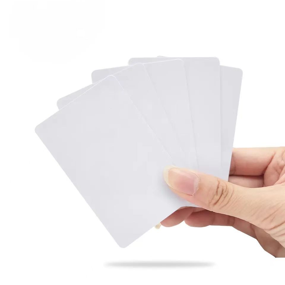 بطاقة NFC فارغة بتردد 13.56 ميجاهرتز، RFID Ntag213/Ntag215/Ntag216، بطاقة PVC بيضاء ذكية قابلة لإعادة الكتابة