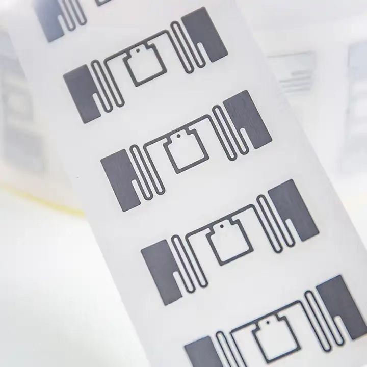 ملصق تتبع المخزون RFID شفاف عالي الجودة مخصص وملصق معلق مقاوم للماء RFID