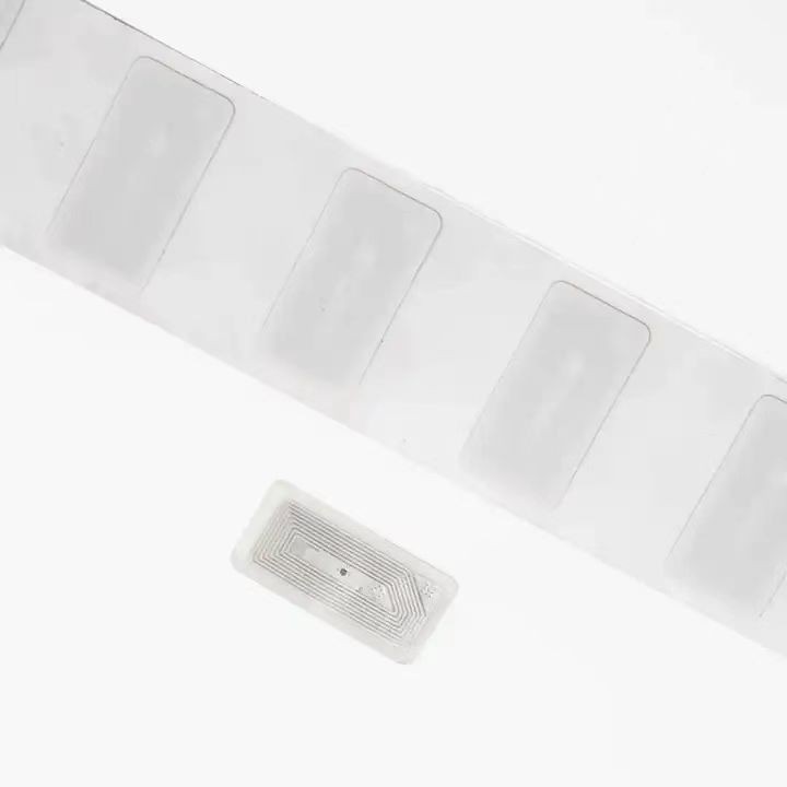 ملصق تتبع المخزون RFID شفاف عالي الجودة مخصص وملصق معلق مقاوم للماء RFID