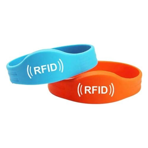 سوار معصم سيليكون RFID بشعار مخصص لإدارة العضوية NTAG213
