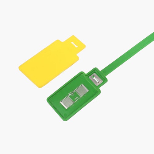 علامات ربط الكابلات RFID PP القابلة للاستخدام مرة واحدة بتردد 860~960 ميجا هرتز مع مشبك معدني