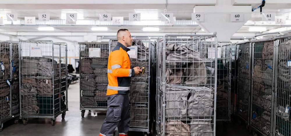 RFID LED tag applied in rental warehouse for fast item identification